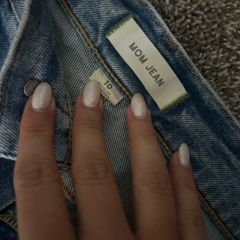 American Eagle AE77 Premium Mom Jeans - Picture 7 of 8